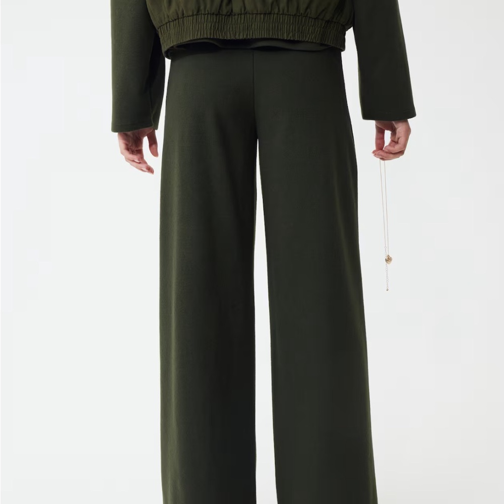 H&M Dark Green Crew Neck Sweater and Pants Set - Picture 7 of 11